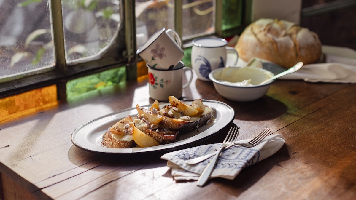 French Toast / Torrejas con crema de mascarpone y peras caramelizadas